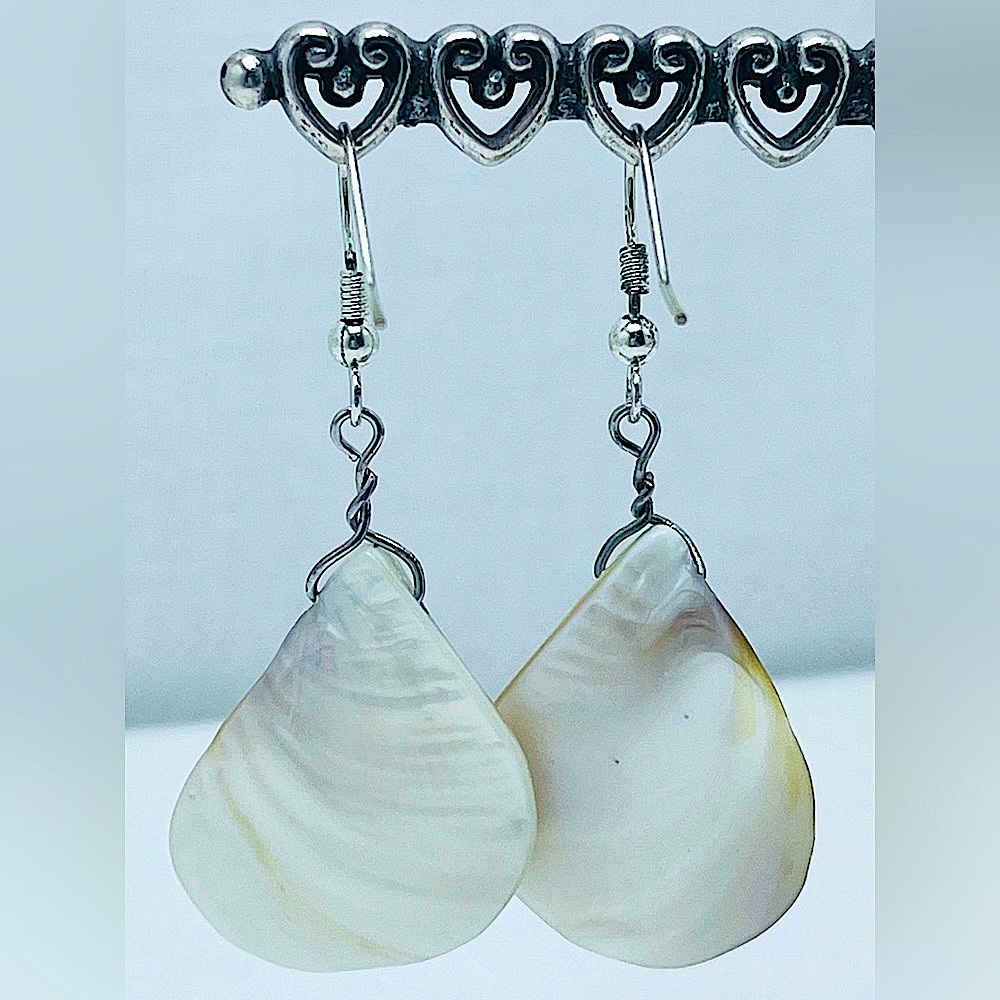Beautiful Shell Hanging Earrings - Picture 5 of 5